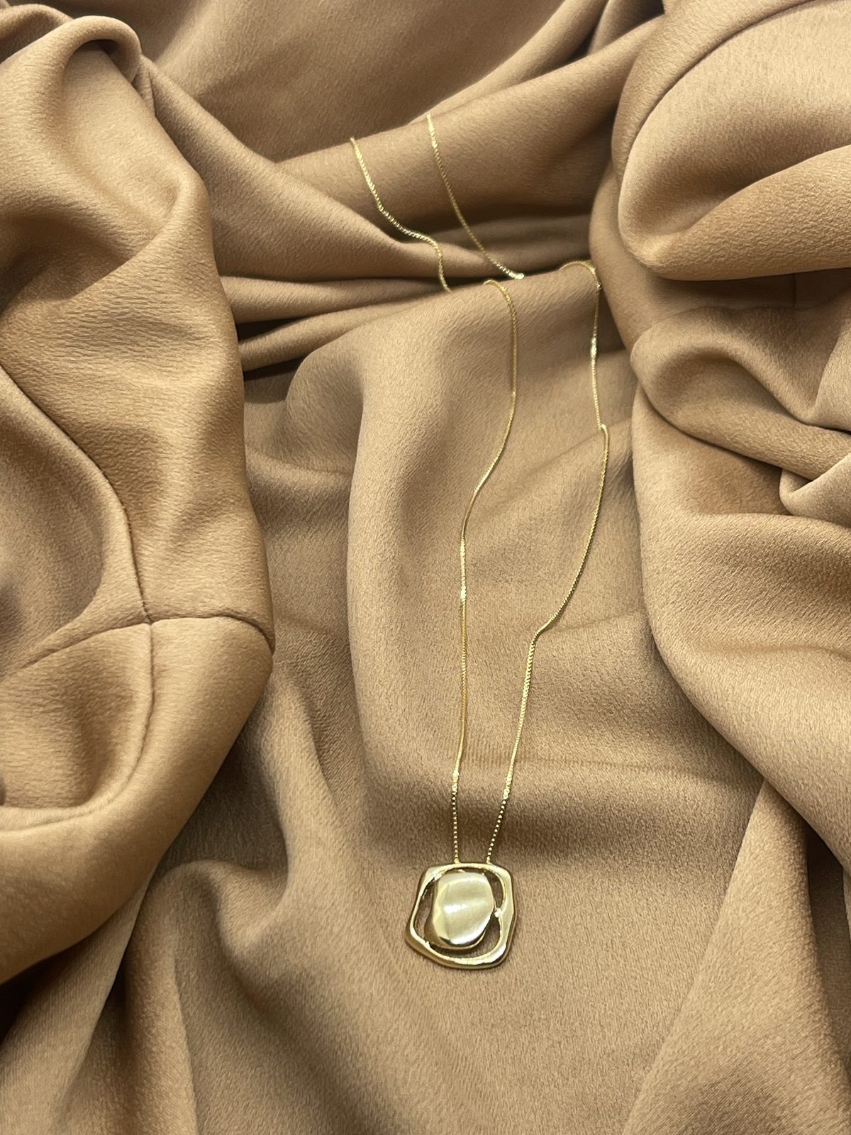 Colar Pingente Orgânico Dourado